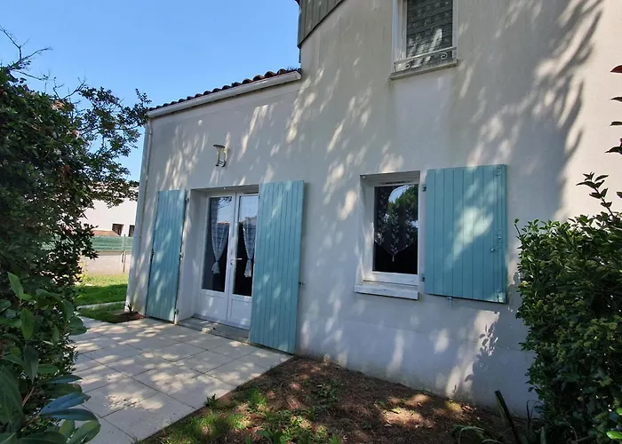 Maisonnet à Deux Pas Des Commerces Et 400m De La Plage, - Fr-1-476-129 La Faute-sur-Mer