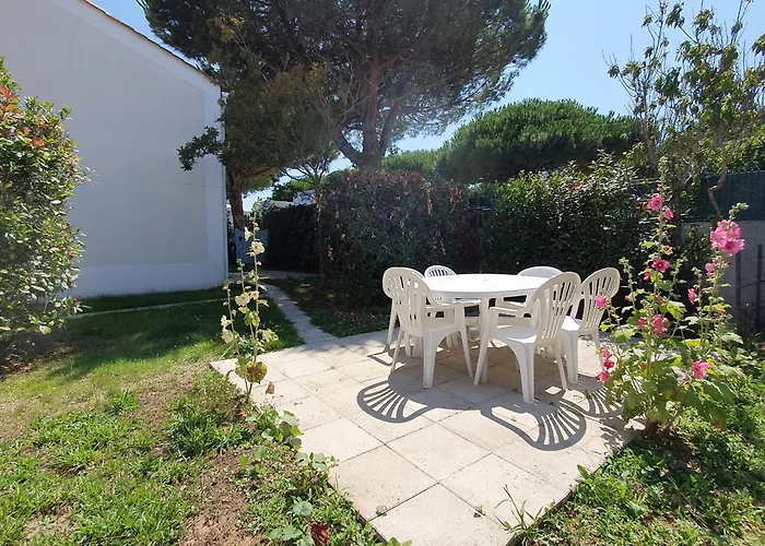 Maisonnet à Deux Pas Des Commerces Et 400m De La Plage, - Fr-1-476-129 Hébergement de vacances *